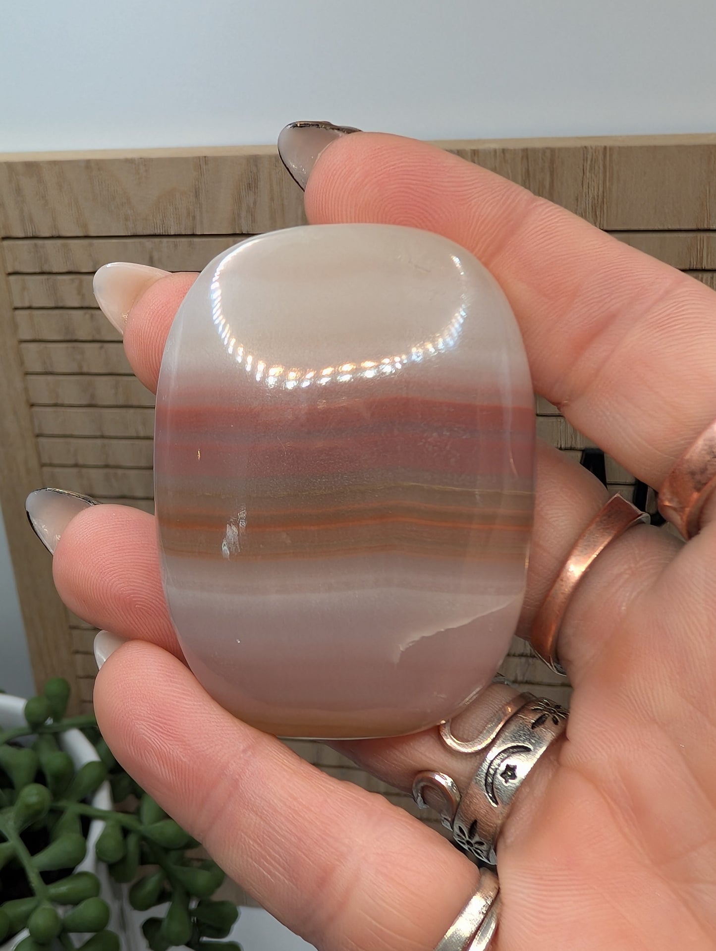 Pink Banded Onyx - High Quality Stones from Pakistan