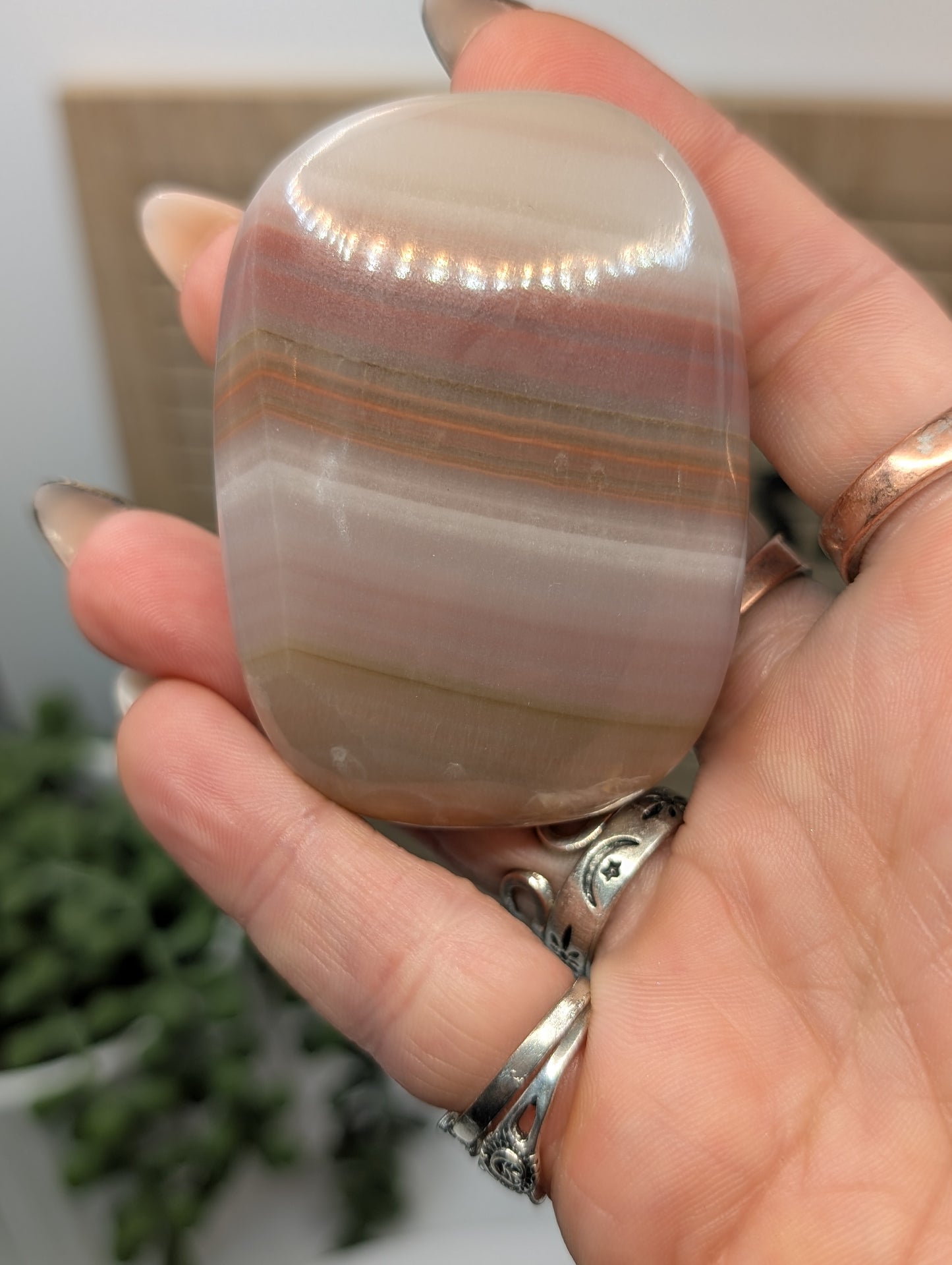 Pink Banded Onyx - High Quality Stones from Pakistan