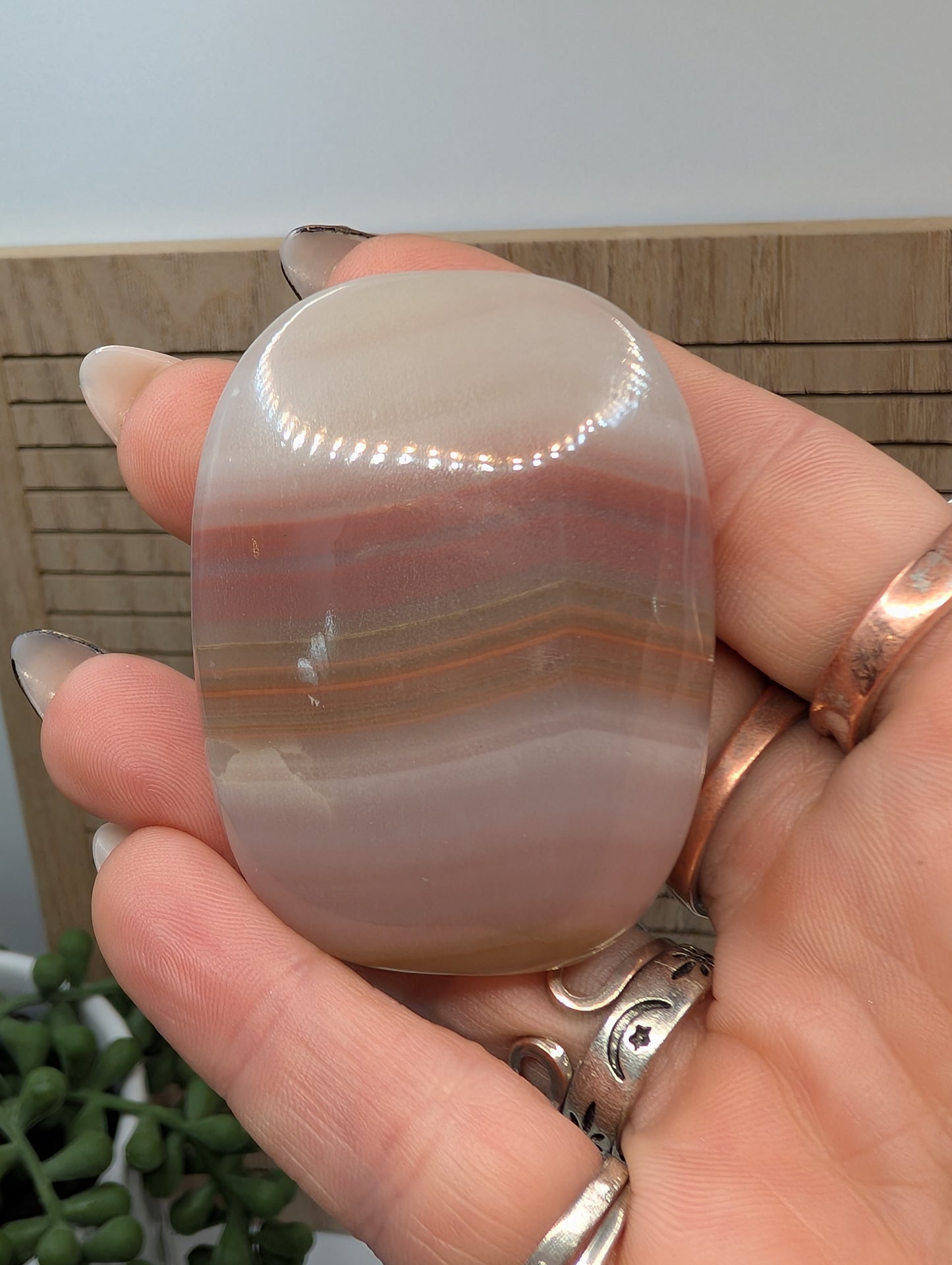 Pink Banded Onyx - High Quality Stones from Pakistan