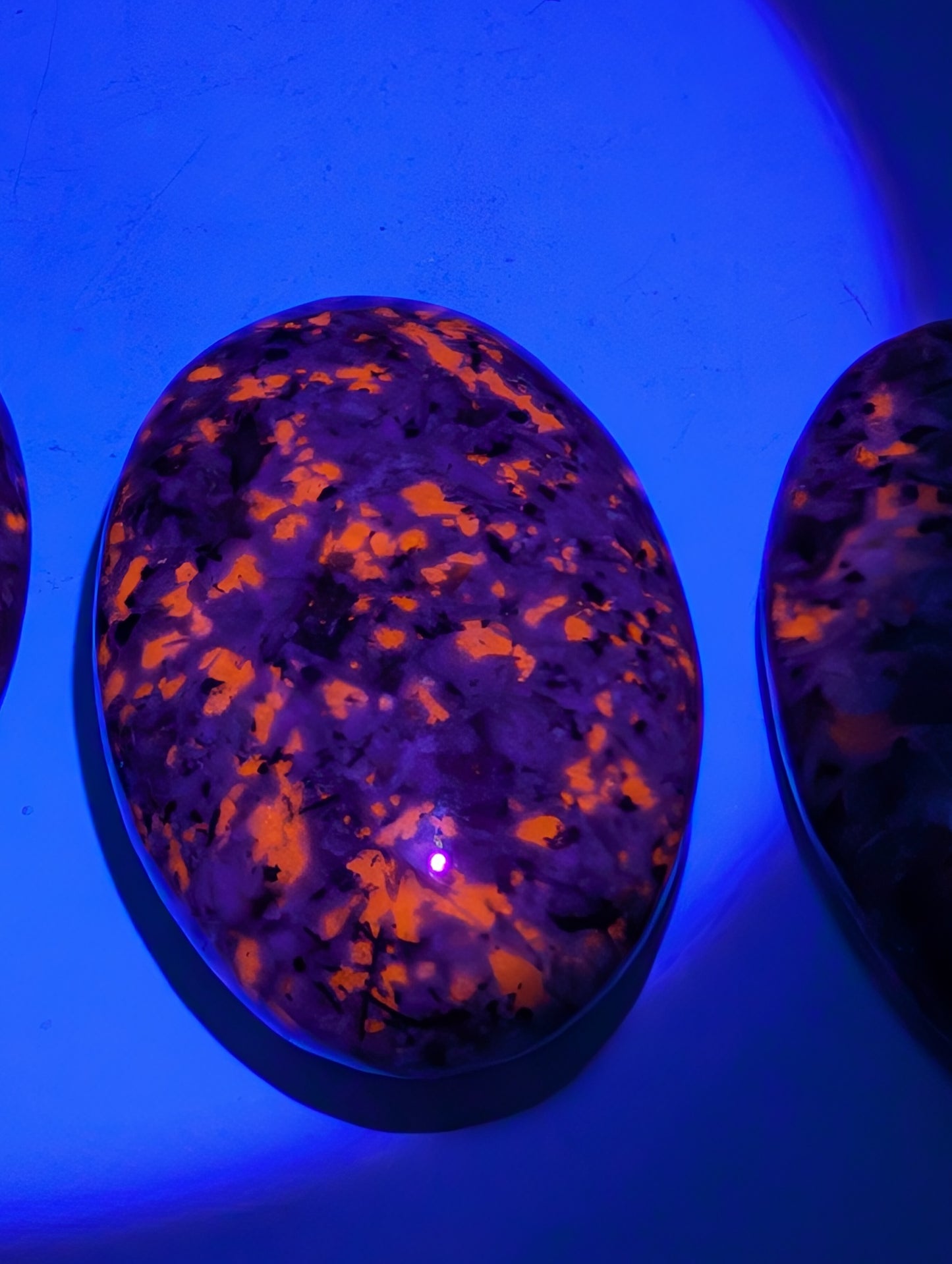 Yooperlite UV Reactive Palm Stones