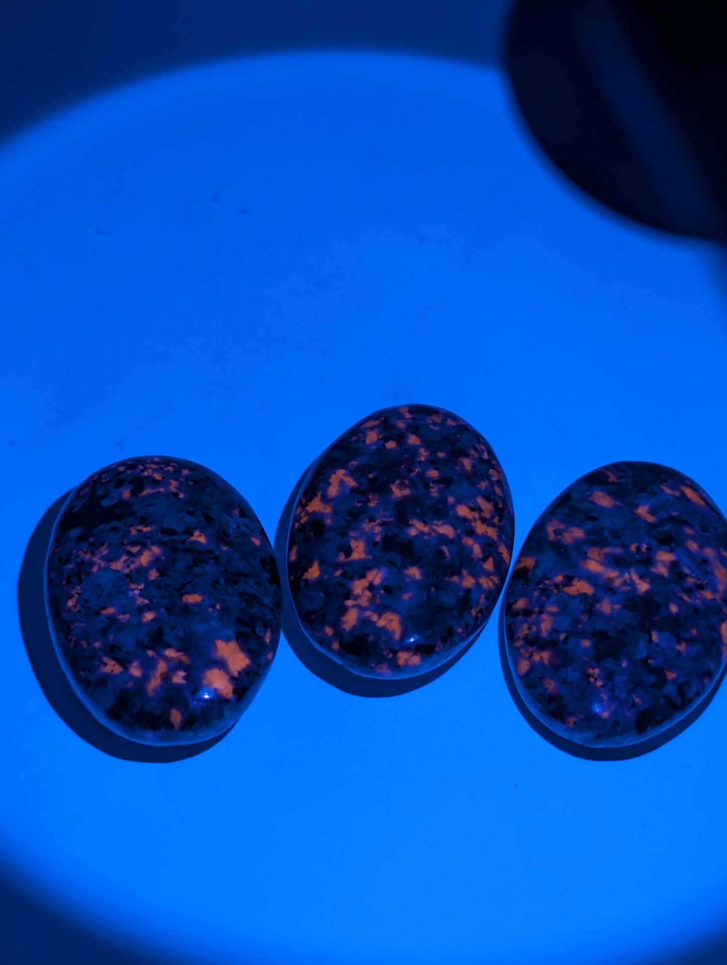 Yooperlite UV Reactive Palm Stones