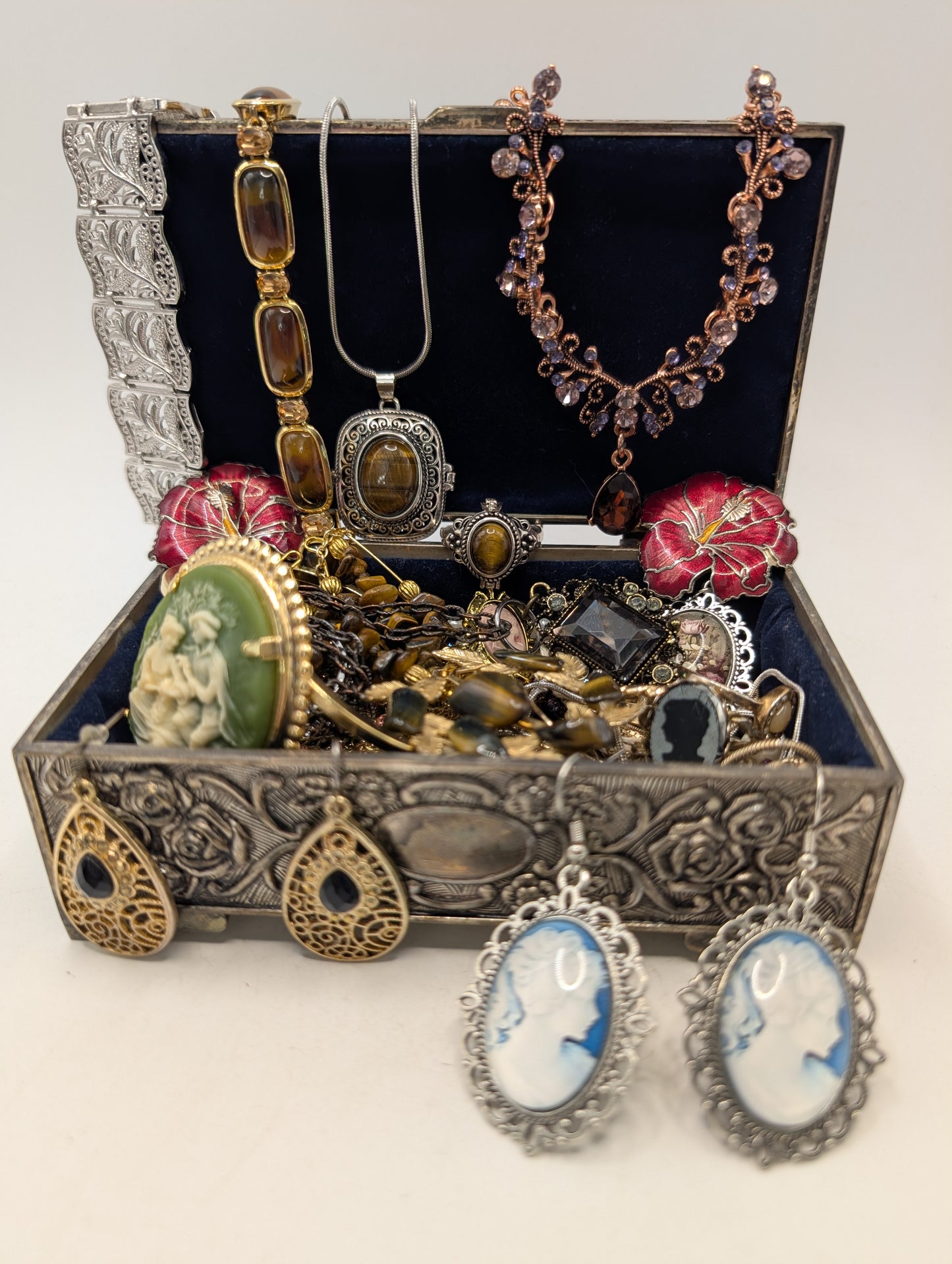 Heirloom Elegance Jewelry Chest