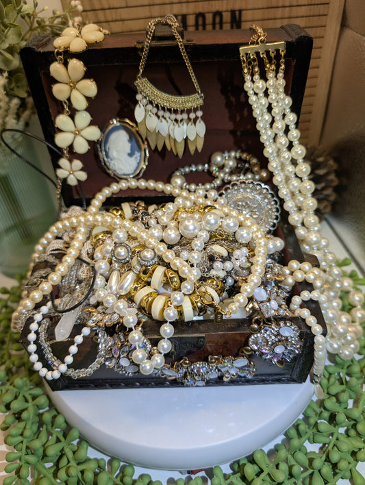 Mystery Jewelry Chest - Pearl Reverie