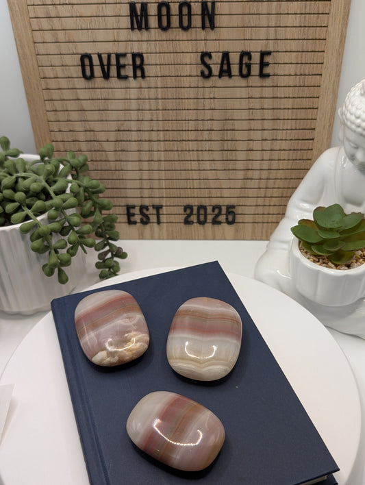 Pink Banded Onyx - High Quality Stones from Pakistan