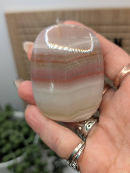 Pink Banded Onyx - High Quality Stones from Pakistan