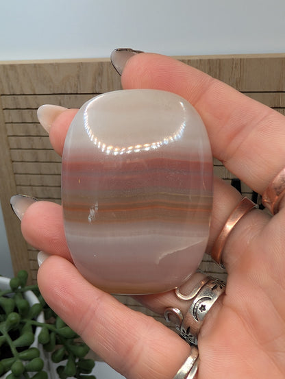 Pink Banded Onyx - High Quality Stones from Pakistan