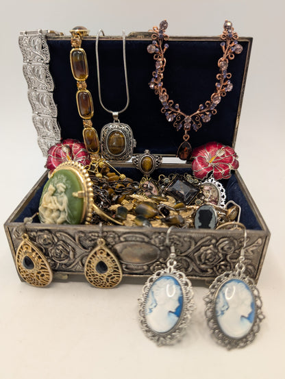 Heirloom Elegance Jewelry Chest