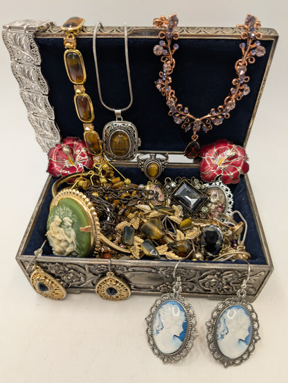 Heirloom Elegance Jewelry Chest