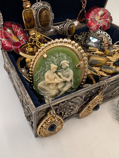 Heirloom Elegance Jewelry Chest